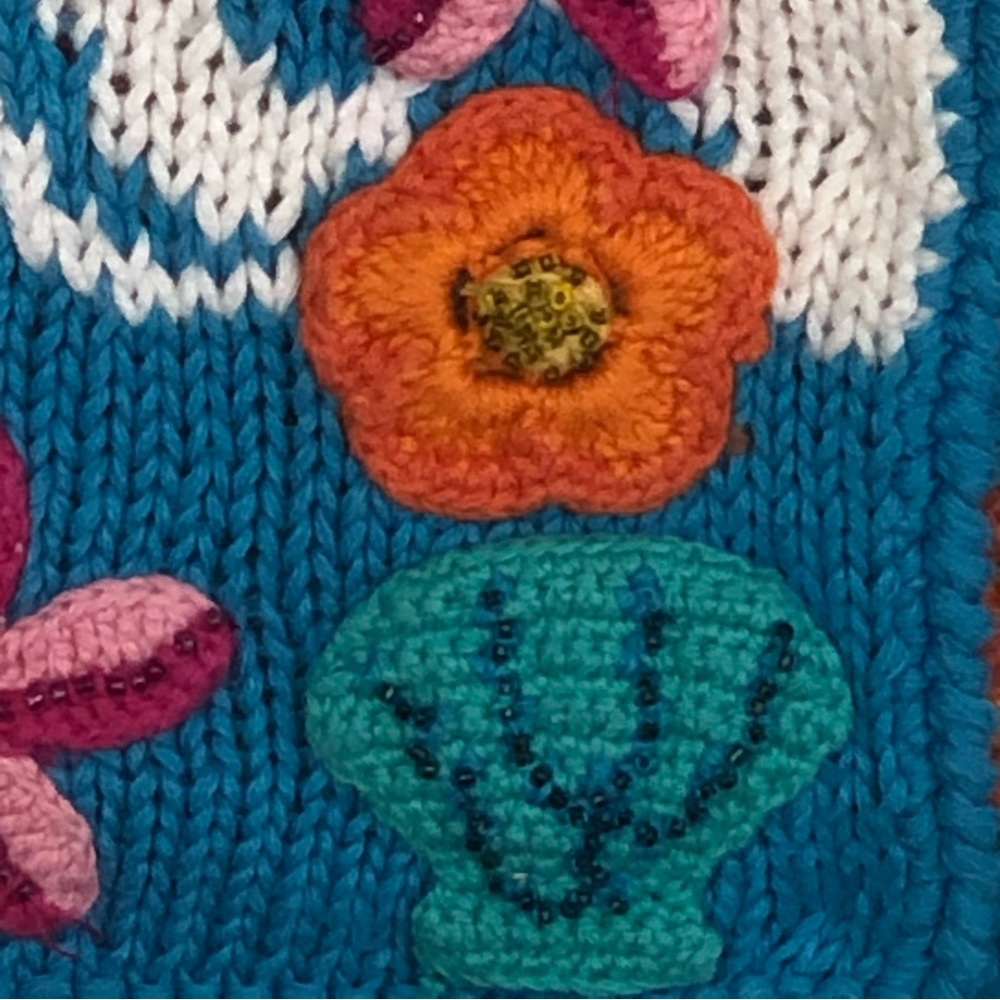 EAGLE’S EYE Collectables Crochet Sweater Vest - Picture 4 of 8